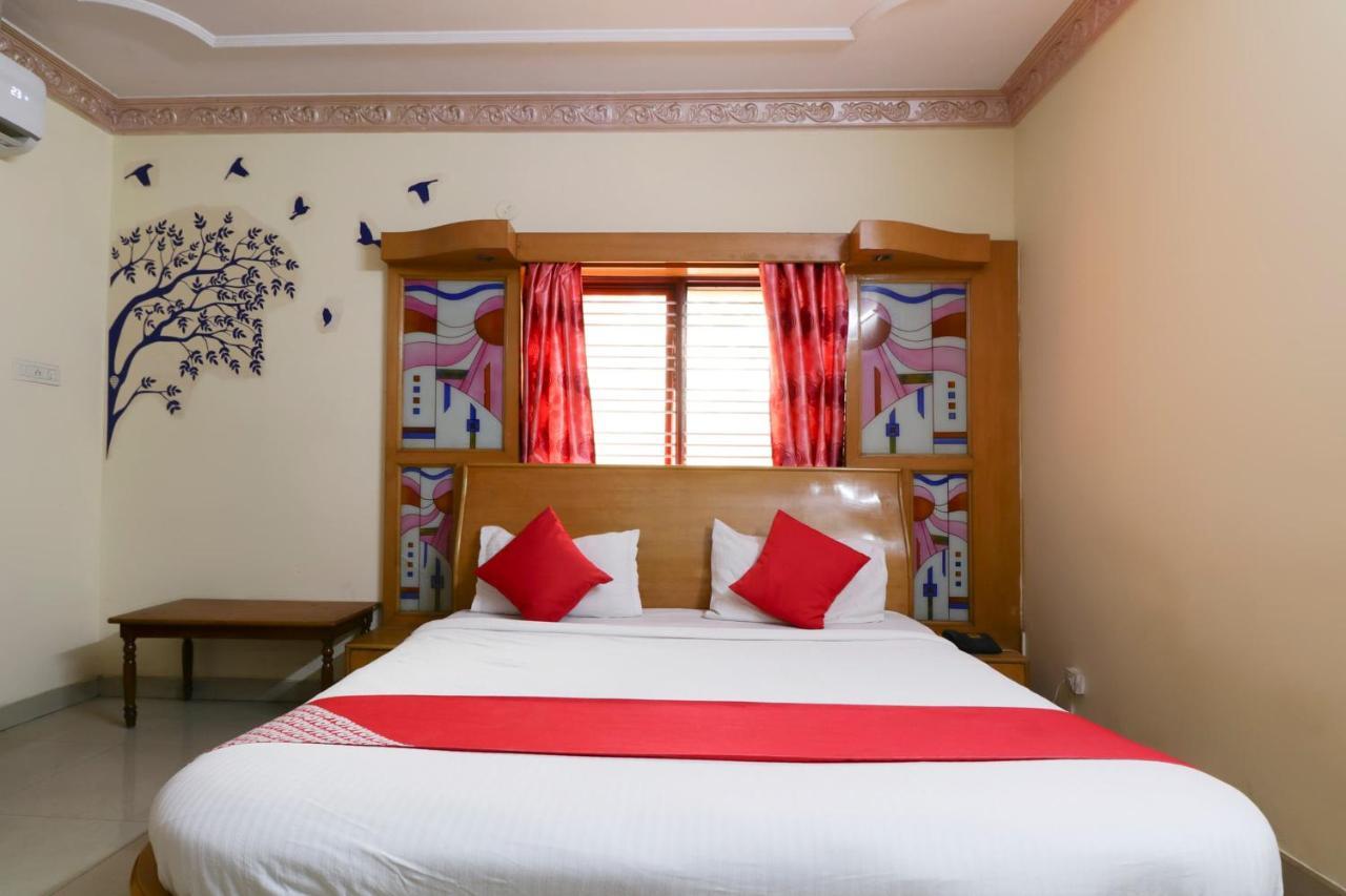 Oyo 71675 New Aishwarya Comforts Bangalore Exterior foto